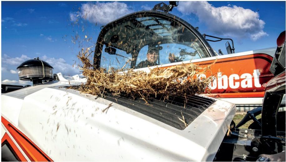 Automatic reverse fan clearing chaff from the grille