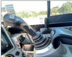 JCB 86C-2 — Juhtkang ja käetugi