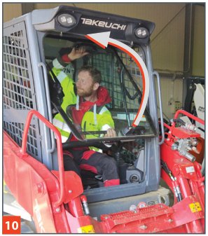 Takeuchi TL10V-2 — Uks avaneb üles