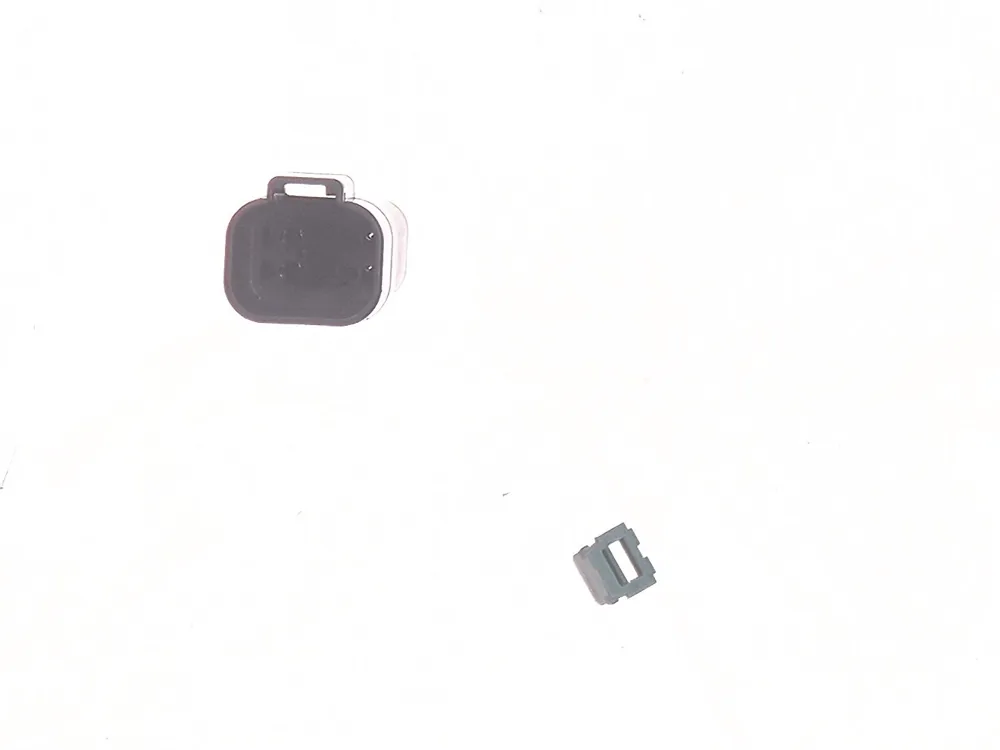 500115A — Connector