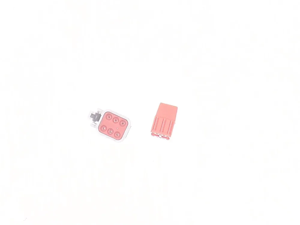 500124A — Connector