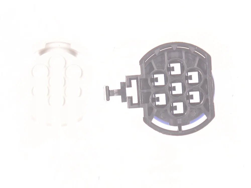 500152A — Connector