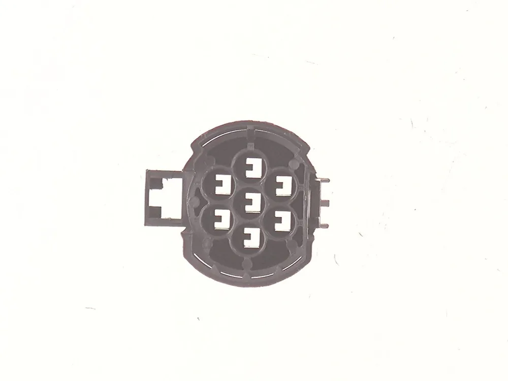 500153A — Connector