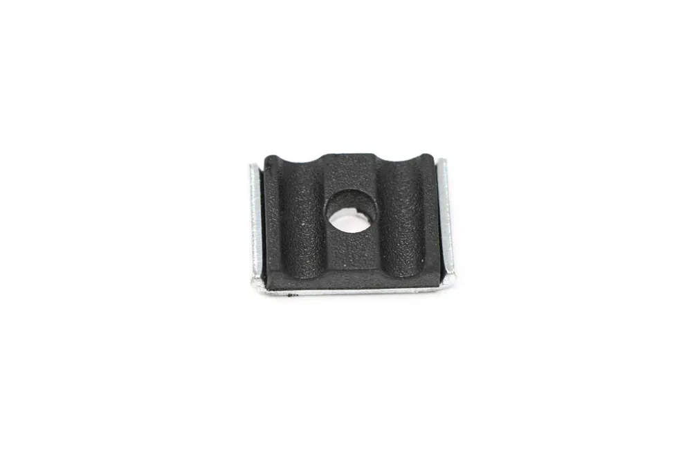 6652689 — Clamp