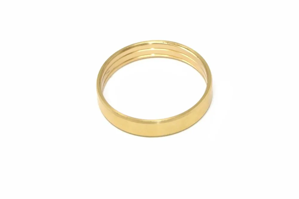 6675898 — Bushing