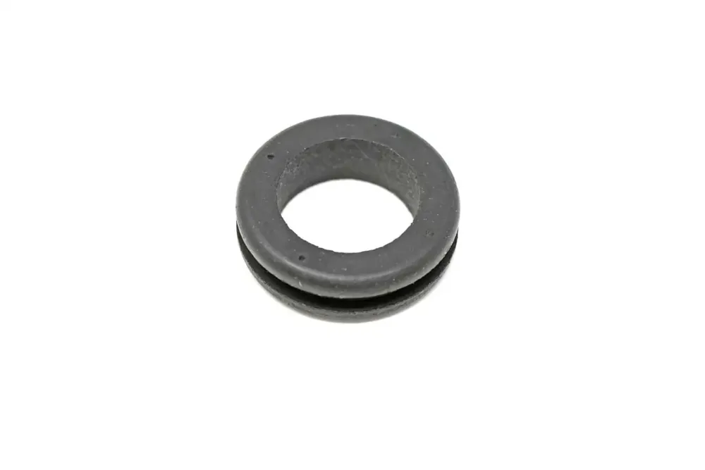 6676508 — GROMMET