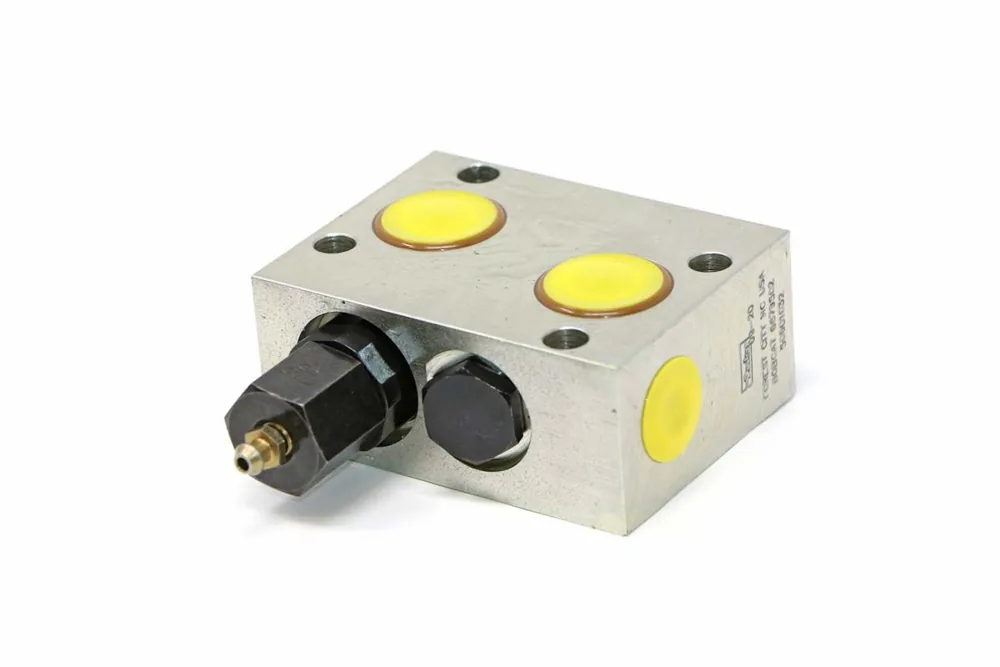 6679502 — Valve Assembly Crossport