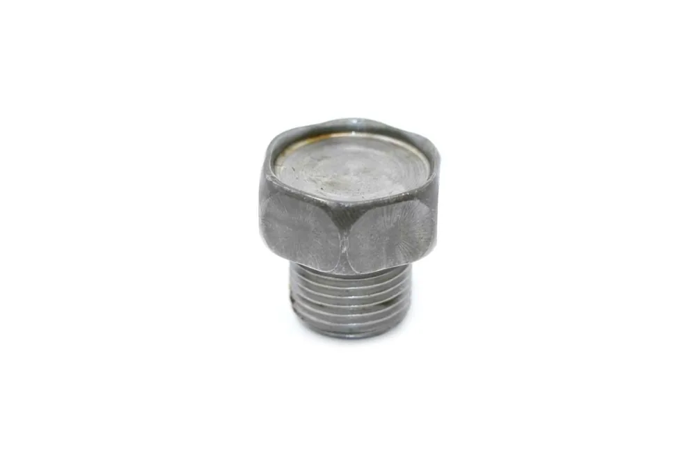 6680657 — Plug