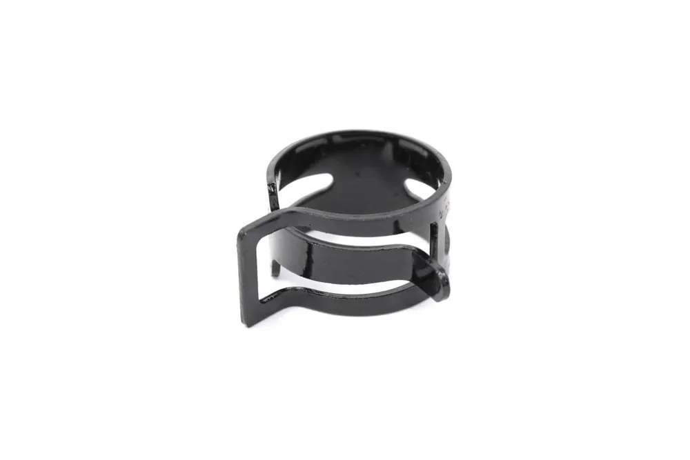 6680698 — Clamp