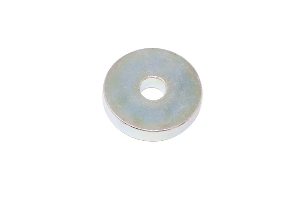 6732322 — Spacer