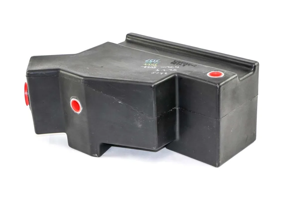 6735750 — Tank, Hydraulic