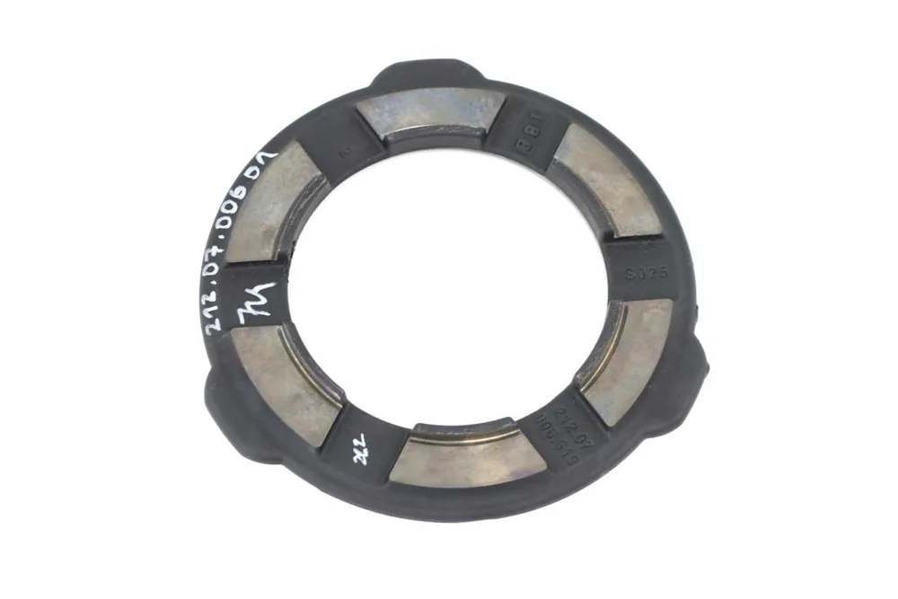 6912837 — Spacer