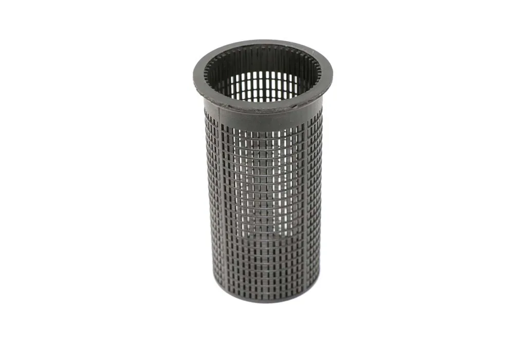 6913570 — Strainer