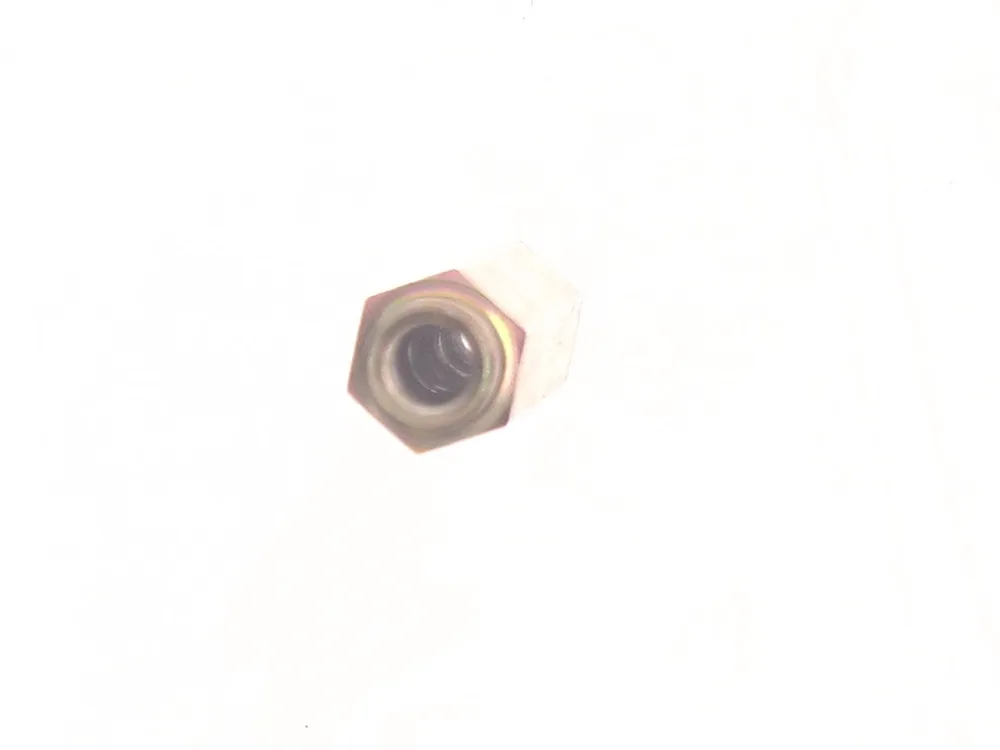 6915334 — Spacer