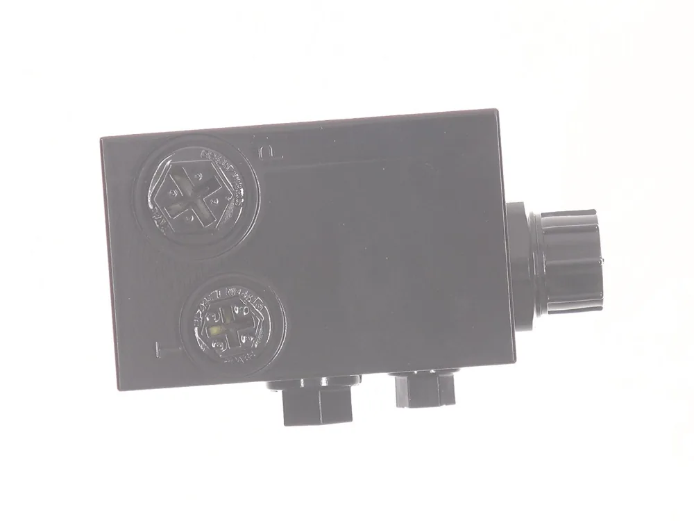 6915372 — Switch