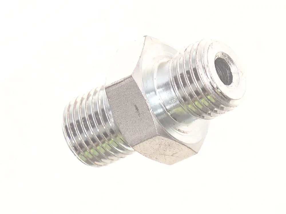7004683 — Adapter