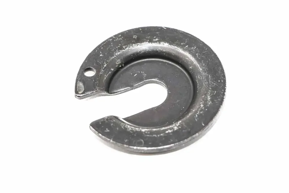 7016576 — RETAINER