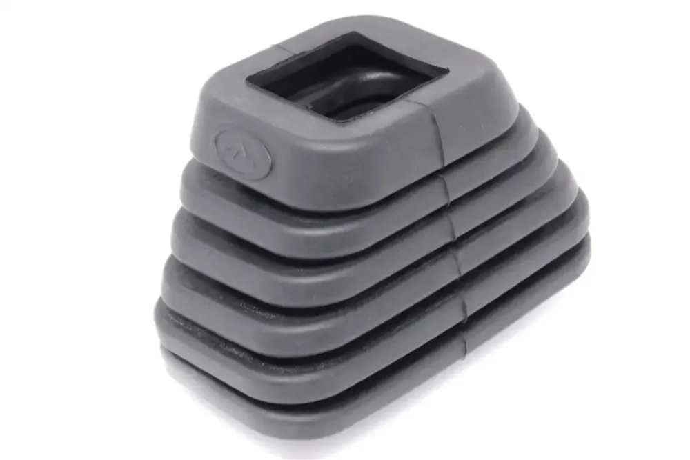 7031603 — BOOT, RUBBER
