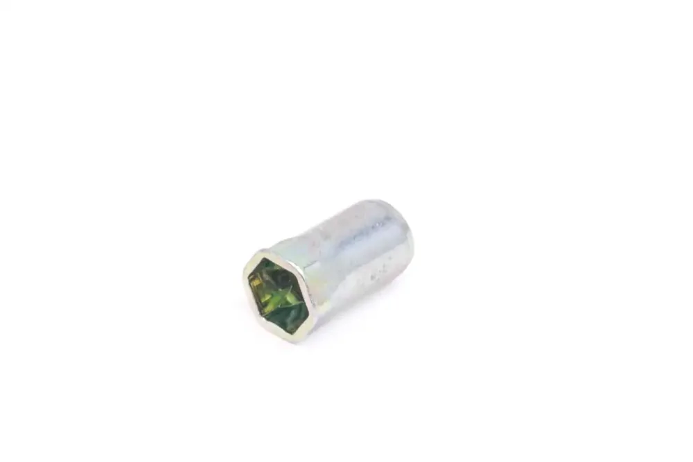 7224182 — NUT M6 INSERT