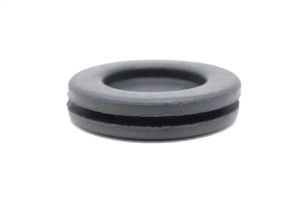7260385 — GROMMET