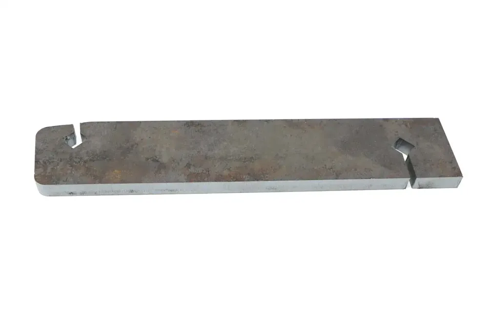 7303353 — PLATE WEAR
