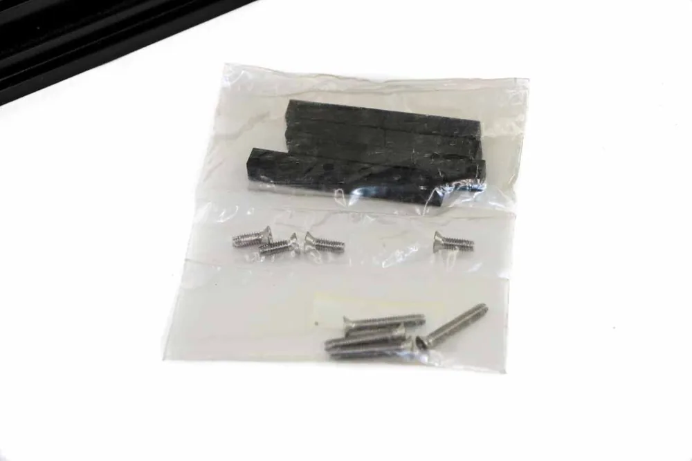 7307562 — Right Window Rail Kit